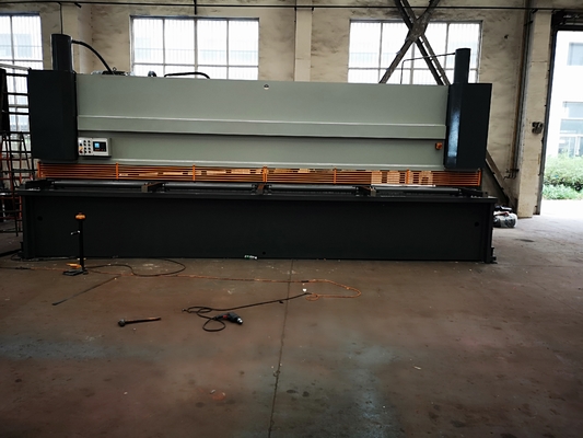 Qc12k-6x3200 κουρεύοντας μηχανή λαιμητόμων μετάλλων αυτόματη υδραυλική 3200 χιλ.