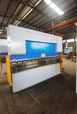 7.5KW CNC Press Brake Machine Υδραυλικός ήπιος χάλυβας 400mm Βάρος 7000kg